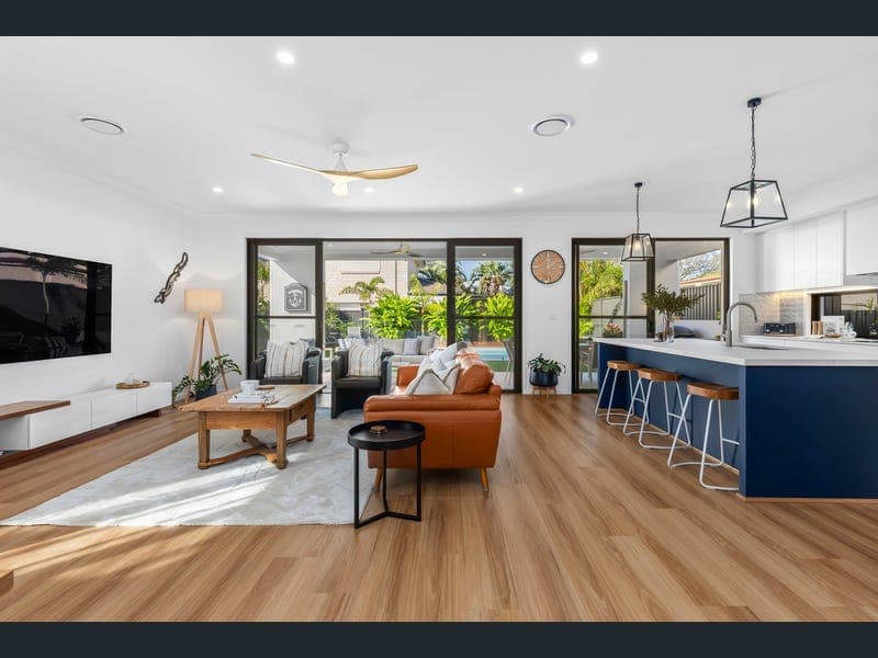 6 Laguna Close, Birkdale — photo 1 of 5