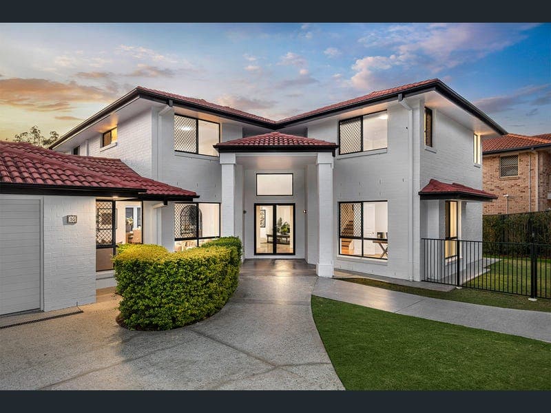 16 Knightsbridge Place, Bridgeman Downs — photo 1 of 5