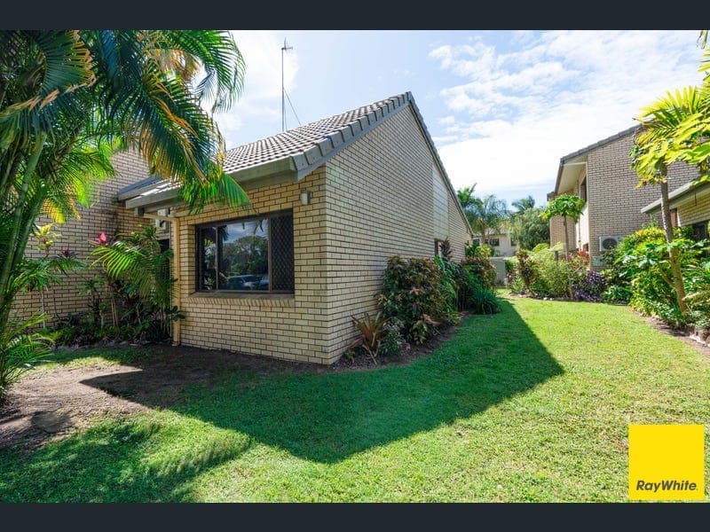30/21-31 Poinciana Street, Holloways Beach — photo 1 of 5