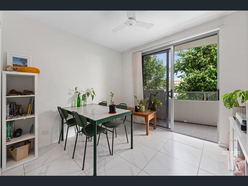 38/908 Logan Road, Holland Park West — photo 1 of 5