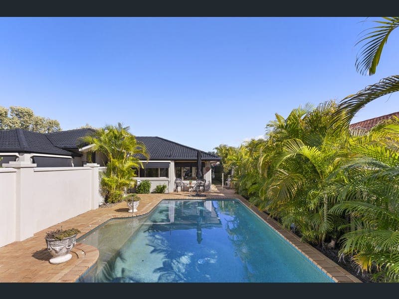 10 Mornington Terrace, Robina — photo 1 of 5
