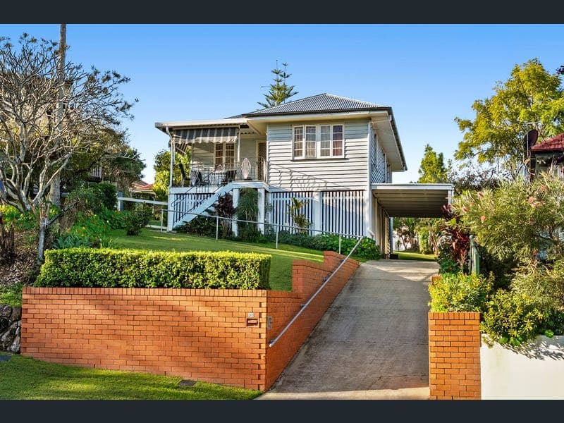 30 Balis Street, Holland Park West — photo 1 of 5