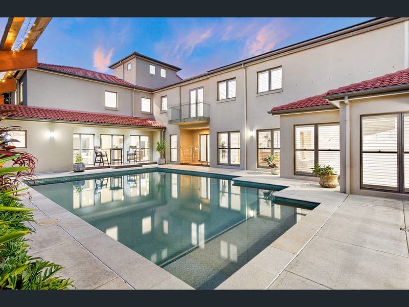8215 Magnolia Drive West, Hope Island — photo 1 of 5