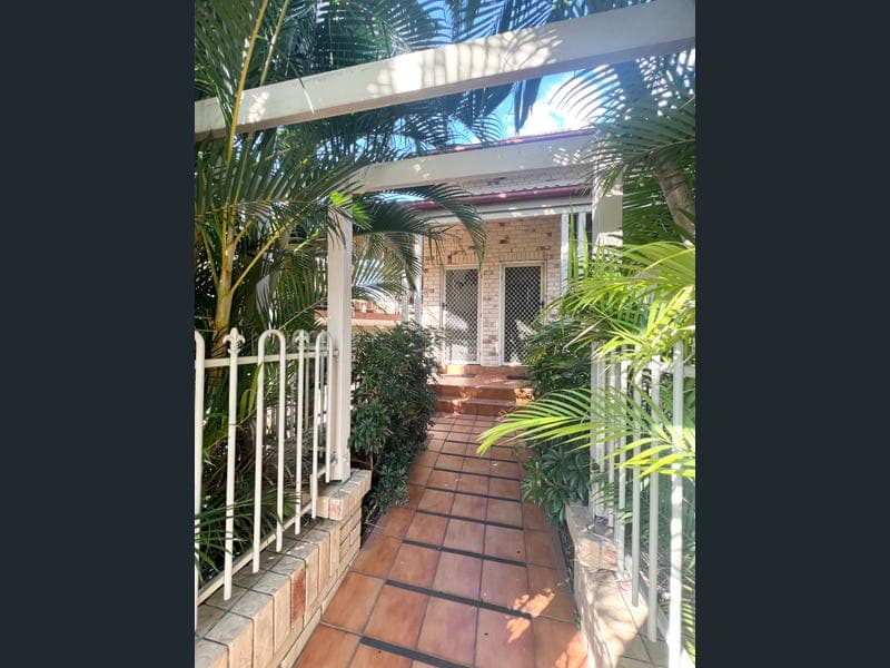 4/20 Meredith Street, Redcliffe — photo 1 of 5