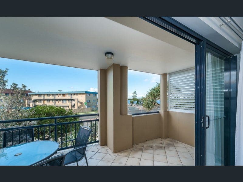 215/392-398 Marine Parade, Labrador — photo 1 of 5