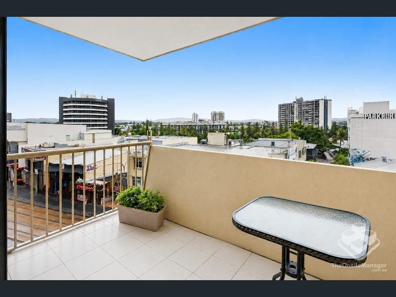 ID:21188446/3049 Surfers Paradise Boulevard — photo 1 of 5
