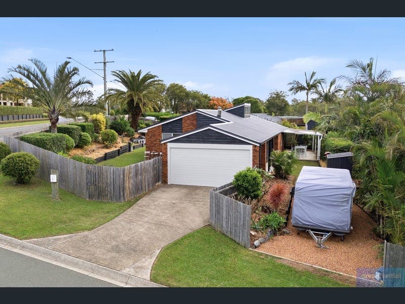 2 Black Diamond Crescent, Edens Landing — photo 1 of 5