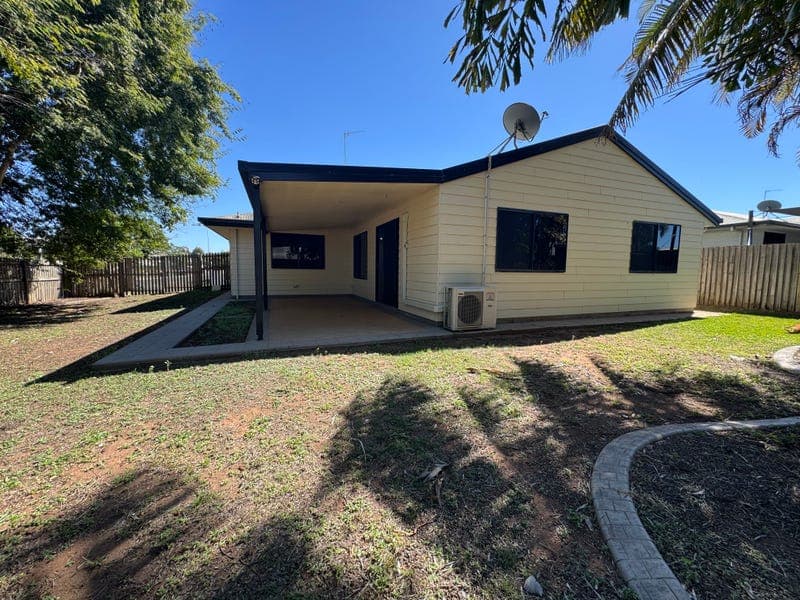 26 Savannah Drive, Moranbah — photo 1 of 5