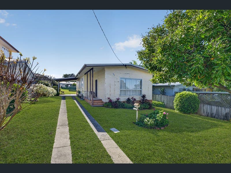 11 Locke Street, Southport — photo 1 of 5