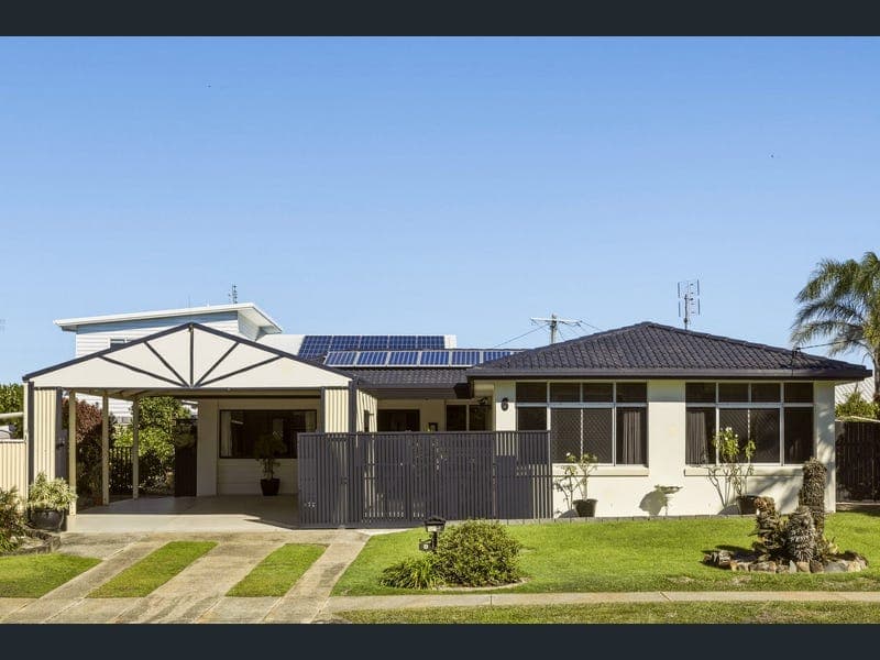 6 Minkara Street, Warana — photo 1 of 5