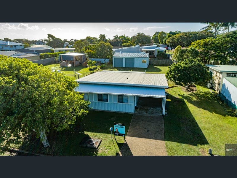 20 Burnett Heads Road — photo 1 of 5