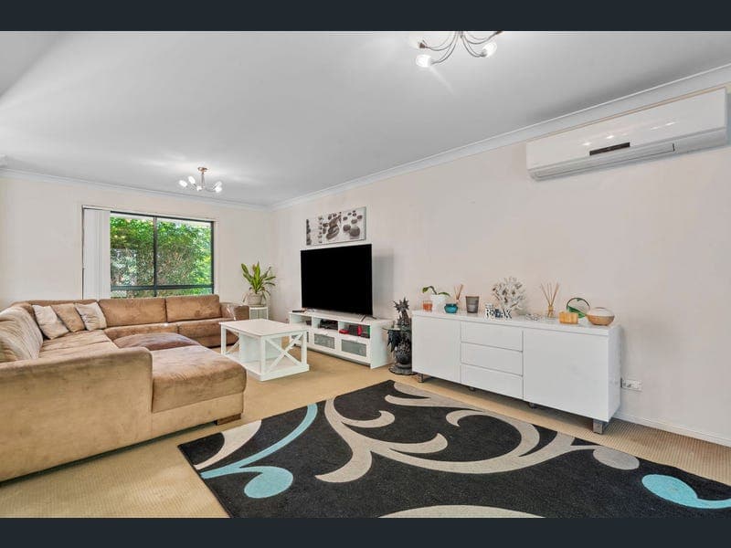 28 Shawnee Crescent, Pimpama — photo 1 of 5
