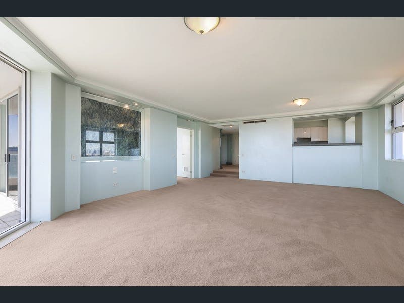 170/12 Commodore Drive, Paradise Waters — photo 1 of 5