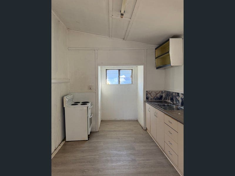 11 Ridgeway St, Charleville — photo 1 of 5