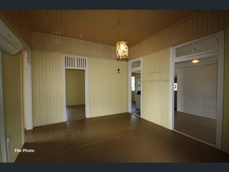 72 Stuart Russell Street, Mundubbera — photo 1 of 5