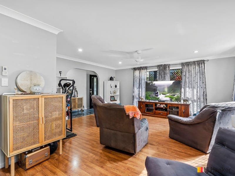 27 Oshanesy Street, Koongal — photo 1 of 5