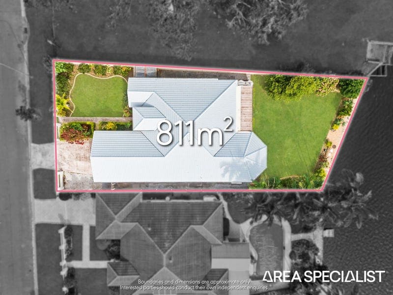 40 Burrendong Road, Coombabah — photo 1 of 5
