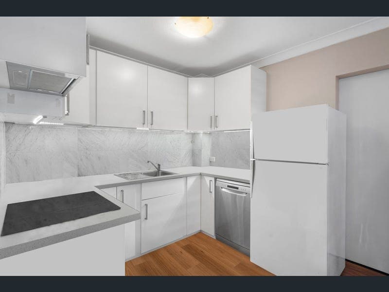 1/3-5 Barranbali Street, Surfers Paradise — photo 1 of 5