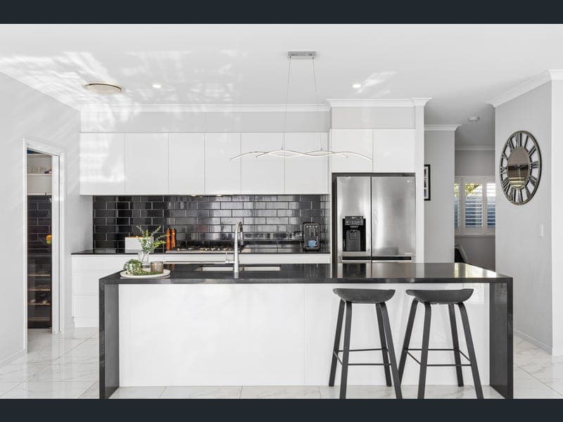 4 Mayfair Crescent, Baringa — photo 1 of 5