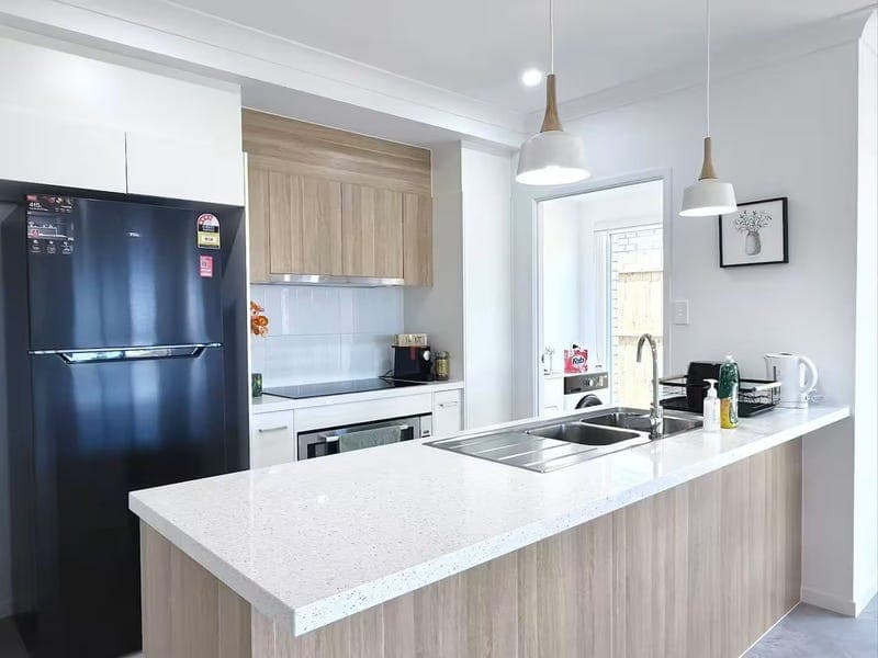 8 Olympus Dr, White Rock — photo 1 of 5