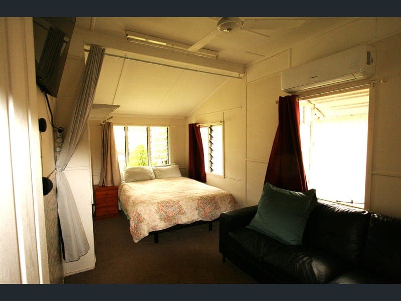 11 Bell Street, Sarina — photo 1 of 5