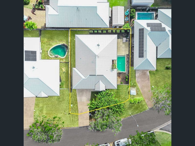 8 Kroymans Drive, Mount Louisa — photo 1 of 5