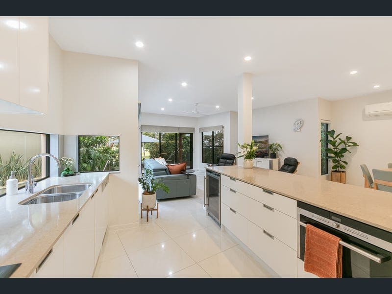 3/67 Stapylton Street, Coolangatta — photo 1 of 5