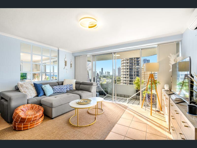 1010-1011/3458 Main Beach Parade, Surfers Paradise — photo 1 of 5