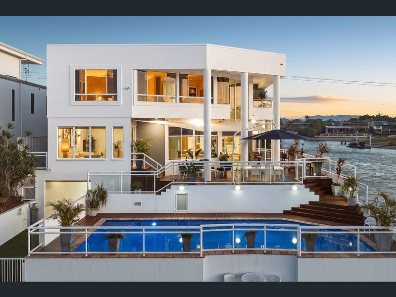52 Clear Island Road, Broadbeach Waters — photo 1 of 5