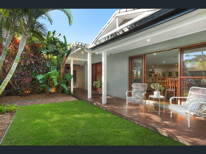 19 Pinaroo Crescent, Ashmore — photo 1 of 5