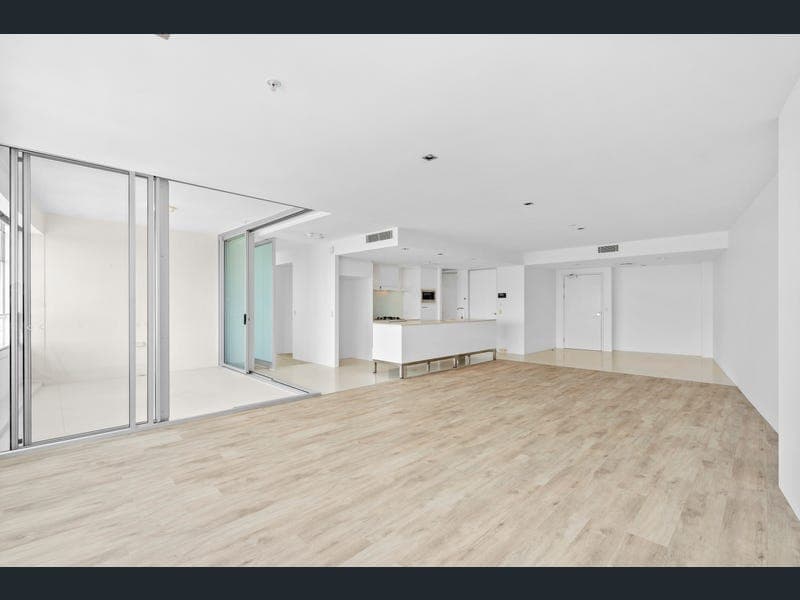 3807/9 Hamilton Avenue, Surfers Paradise — photo 1 of 5