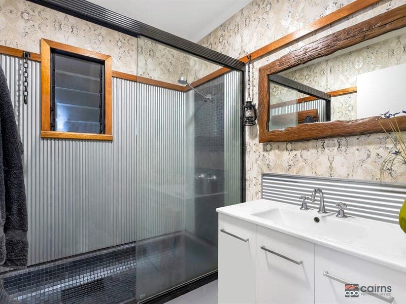 28 English Street, Manunda — photo 1 of 5