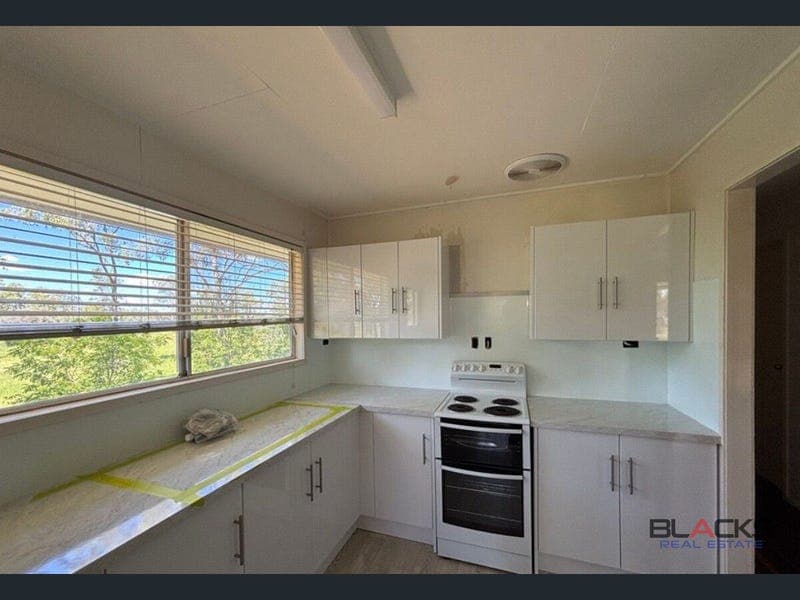 13 Hughes Street, Dysart — photo 1 of 5