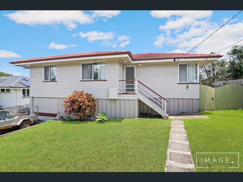 31 Pownall Crescent, Margate — photo 1 of 5