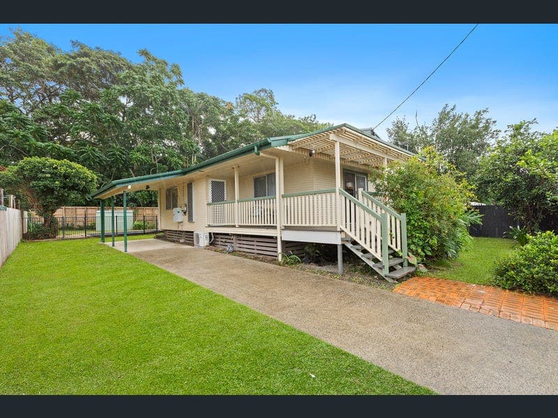 11 Moignard Street, Manoora — photo 1 of 5