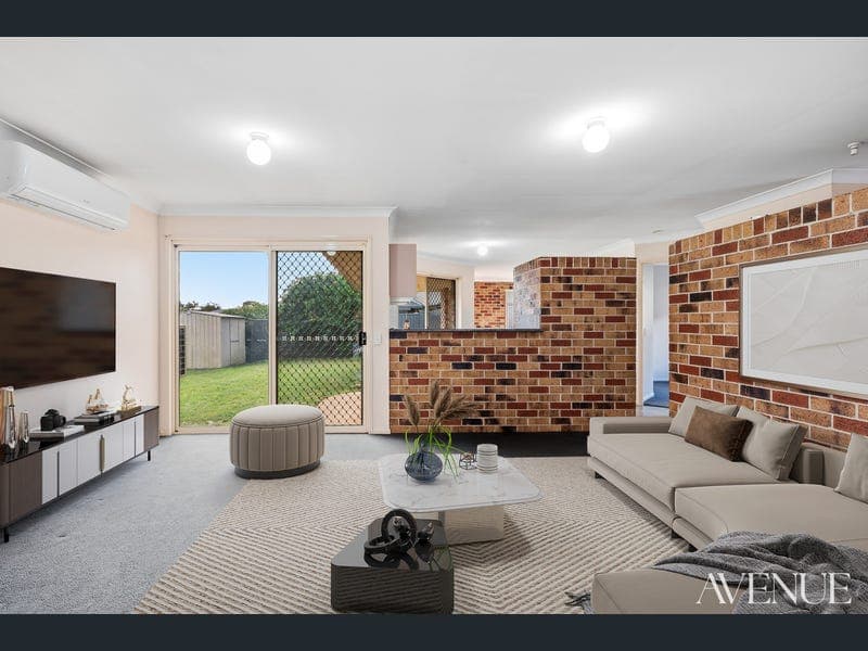 46 Solandra Circuit, Regents Park — photo 1 of 5