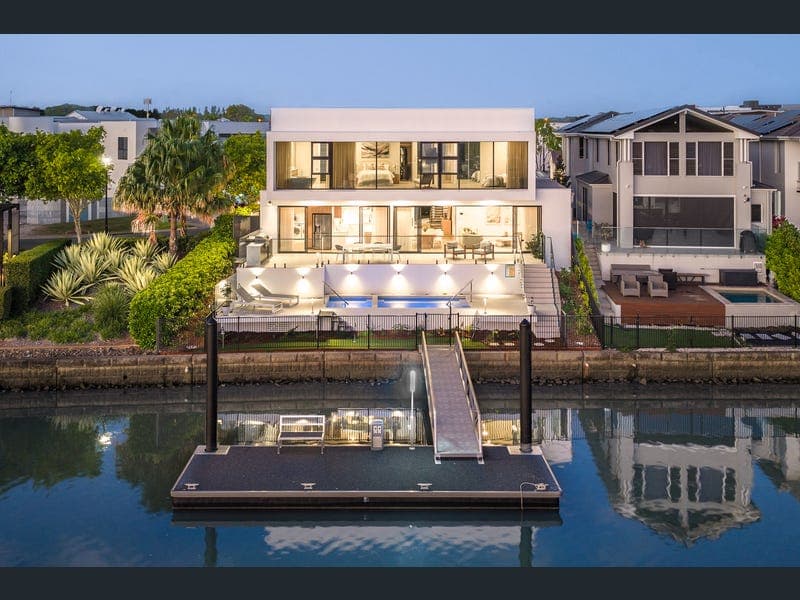 5009 Harbourview Drive, Hope Island — photo 1 of 5