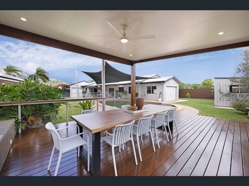 12 Woodbine Drive, Annandale — photo 1 of 5