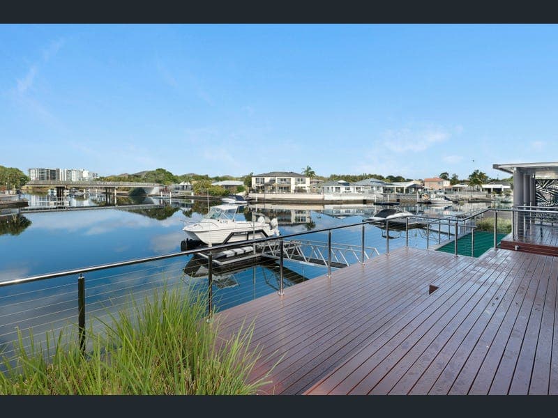 88 Sundance Way, Runaway Bay — photo 1 of 5