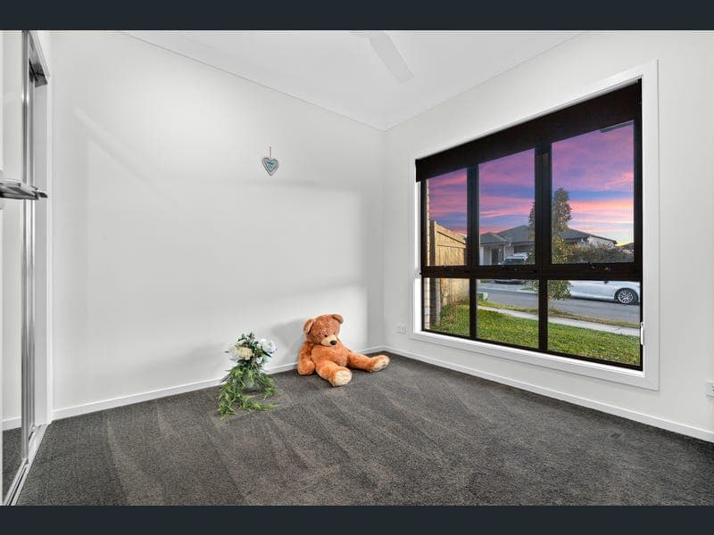17 Banks Way, Logan Reserve — photo 1 of 5