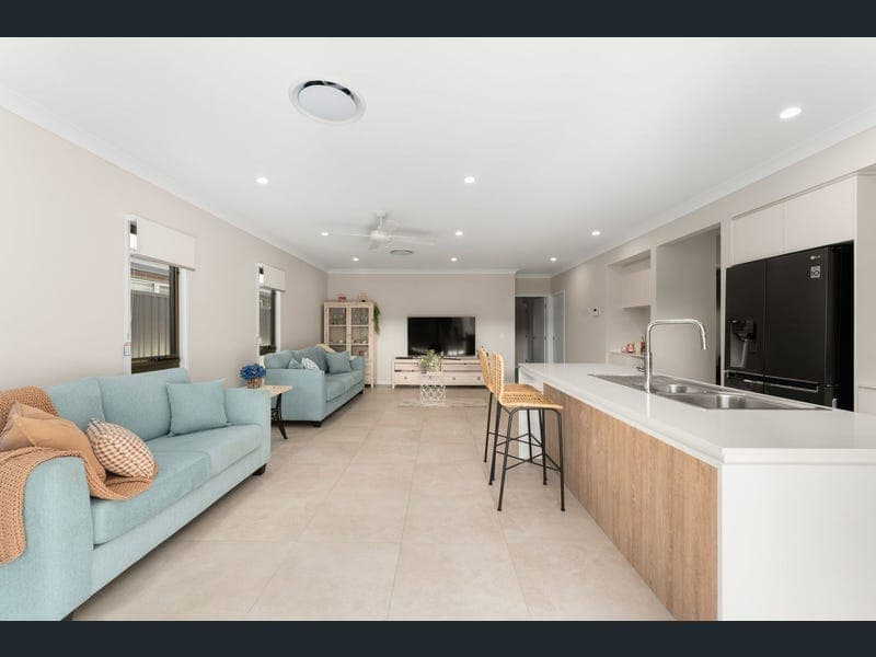 11 Jordan Street, Jimboomba — photo 1 of 5