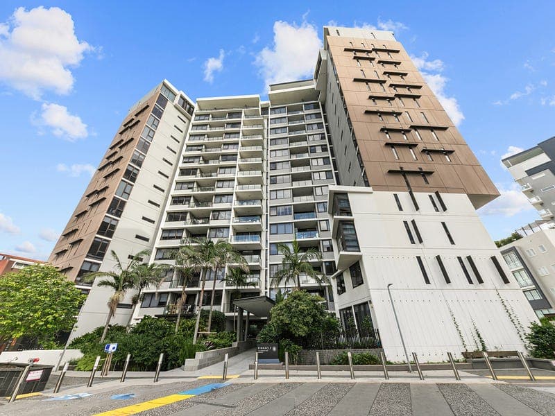 20809/37D Harbour Road, Hamilton — photo 1 of 5
