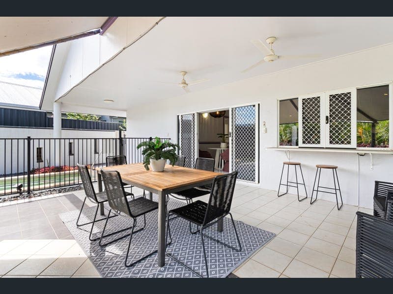 9 Lookout Terrace, Trinity Beach — photo 1 of 5