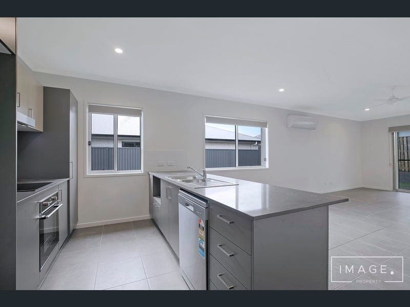 18 Normanby Way, Jimboomba — photo 1 of 5