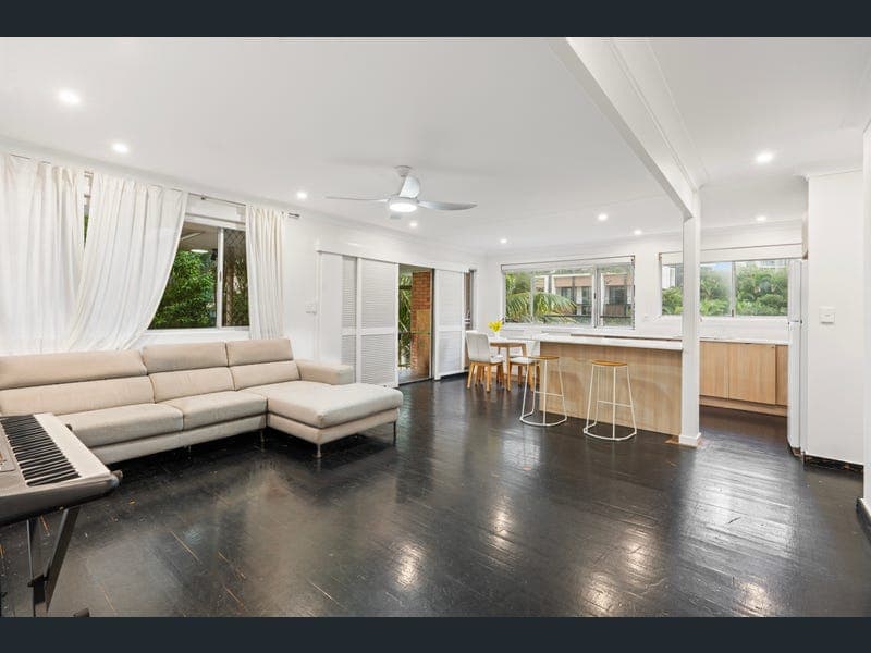 5/14 Hughes Avenue, Main Beach — photo 1 of 5