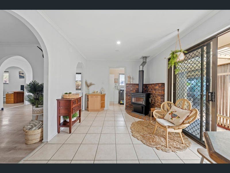 4 Elizabeth Drive, Alexandra Hills — photo 1 of 5