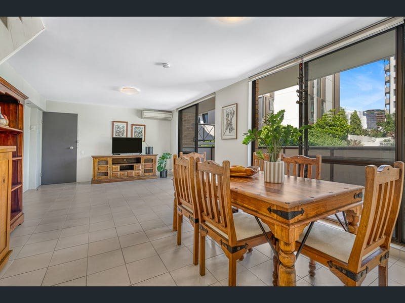 19/9 Land Street, Toowong — photo 1 of 5