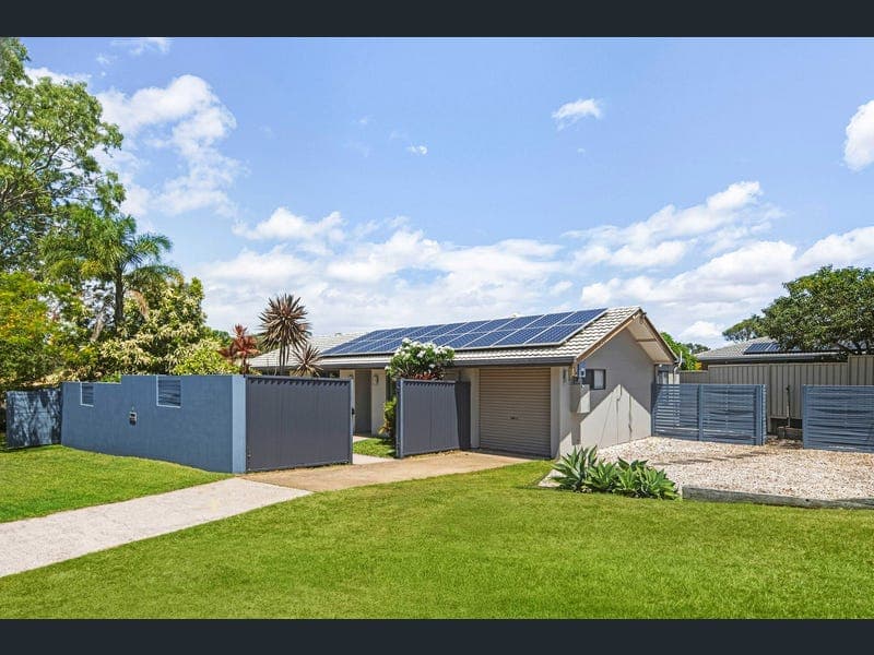 11 Spoonbill Street, Birkdale — photo 1 of 5
