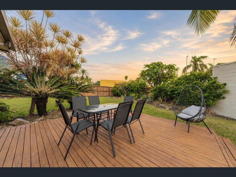 48 Manooka Drive, Cannonvale — photo 1 of 5