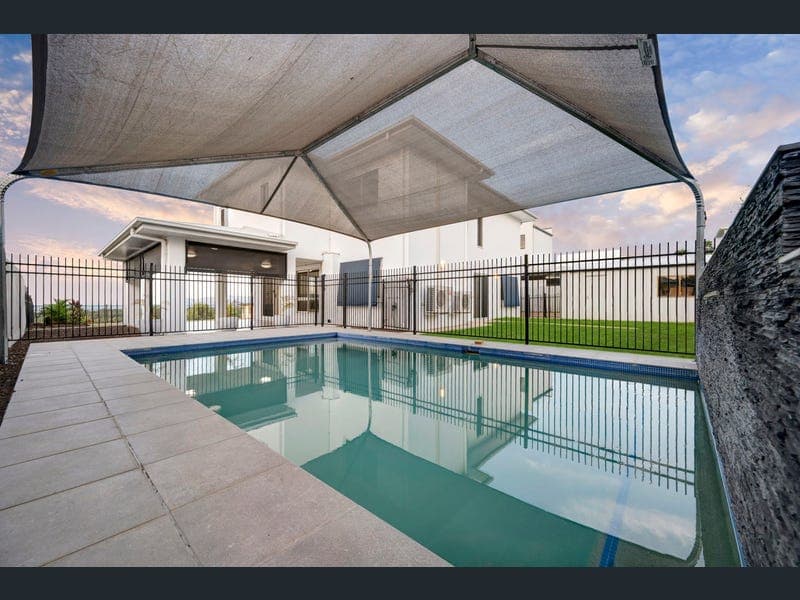 13 Cashell Crescent, Bushland Beach — photo 1 of 5